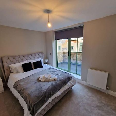Вилла Stunning Newbuilt 3 Bed House Sleeps 9 Эдмонтон Экстерьер фото