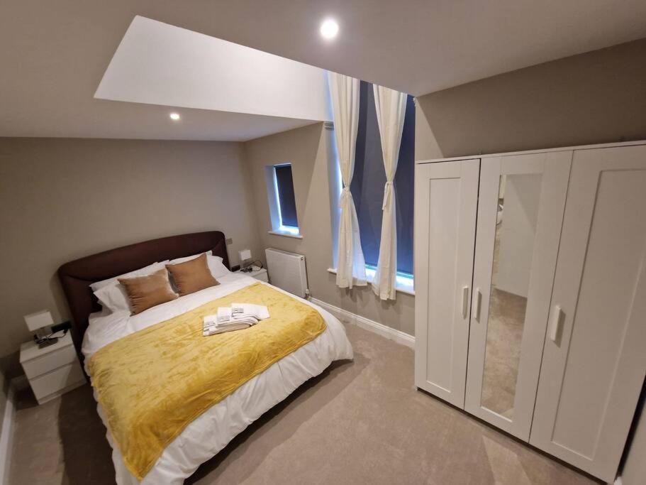 Вилла Stunning Newbuilt 3 Bed House Sleeps 9 Эдмонтон Экстерьер фото