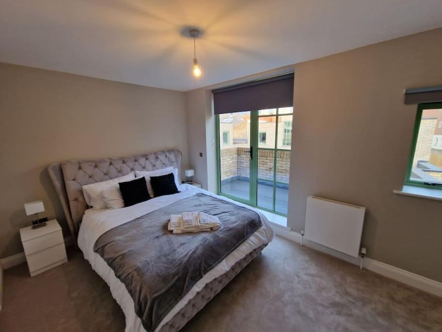 Вилла Stunning Newbuilt 3 Bed House Sleeps 9 Эдмонтон Экстерьер фото